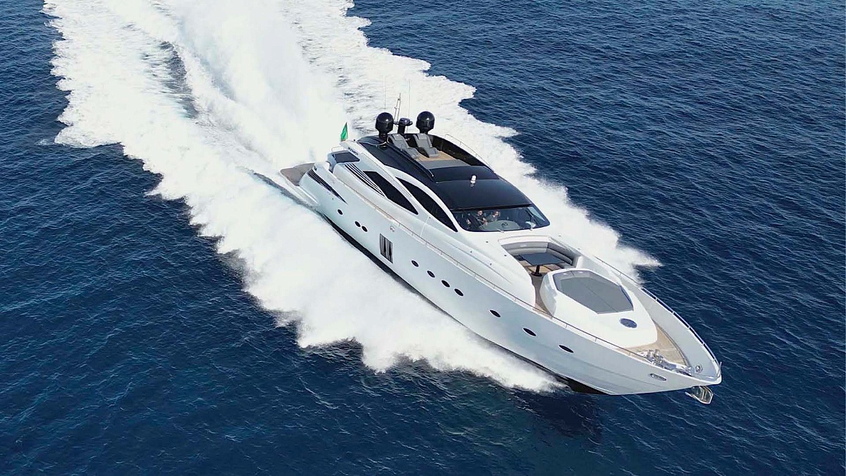 Аренда мега яхты Pershing 90 THYKE III на Сардинии,Италия